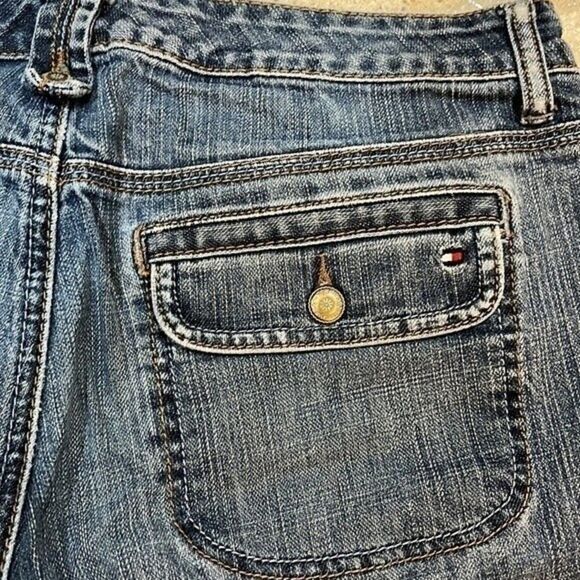 Tommy Hilfiger Ladies Denim Capri Jeans, Medium Wash Blue Denim.Size 10. Vintage - Picture 11 of 16
